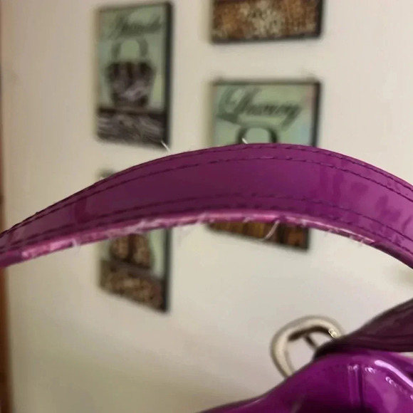 Ted Baker bag in beautiful purple. floral lining with snap closure - Picture 9 of 12